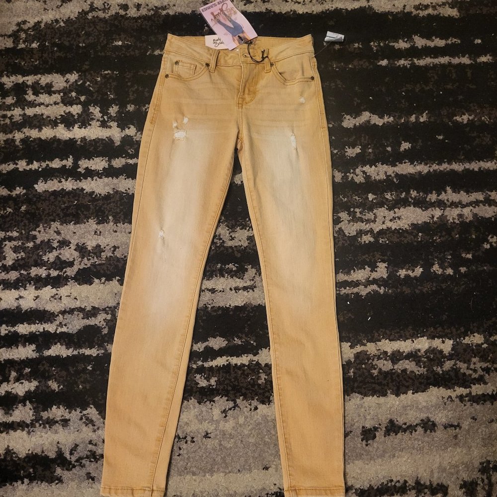 Slightly distressed jeans body shaping